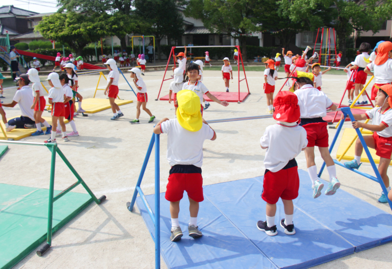 鉄棒の色と幅にピッタリ